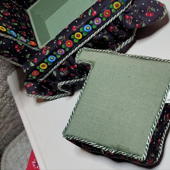 Vintage Mary Englebreit Plush Armchair with hidden box under cushion - Picture 8 of 9